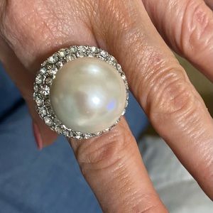 Shiny Faux Pearl Rhinestone Cocktail Ring. Size 8